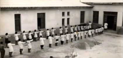 Escuelas en democracia, reglamentos de la dictadura